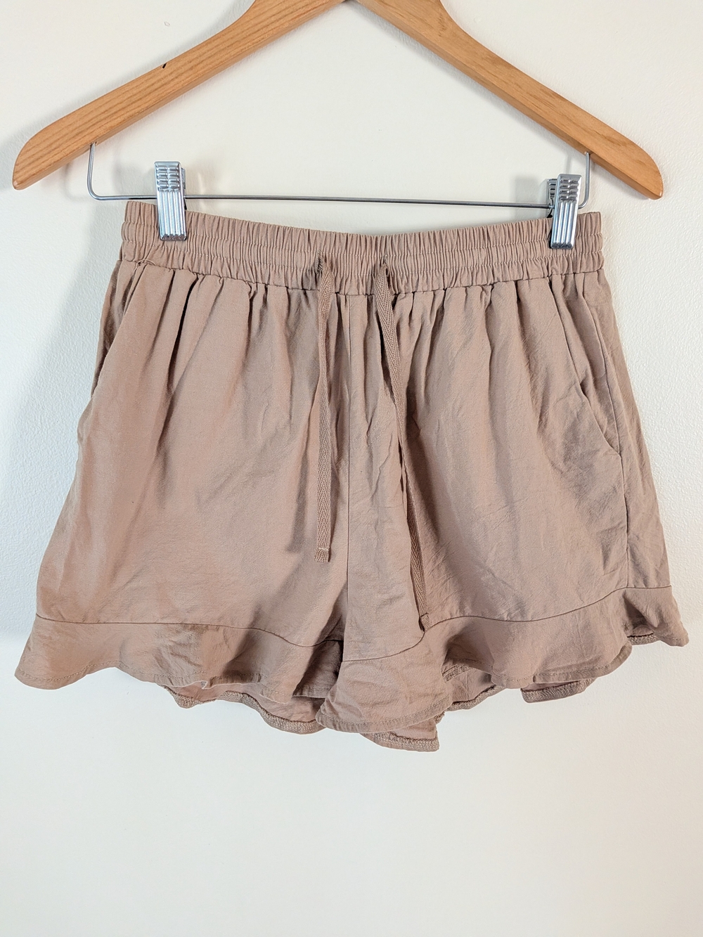 High-Waist Ruffle Hem Shorts in Taupe